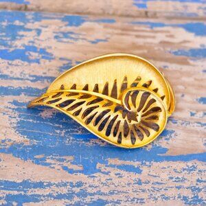 Vintage Art Nouveau Elven Leaf Spiral Gold Tone Brooch - L32